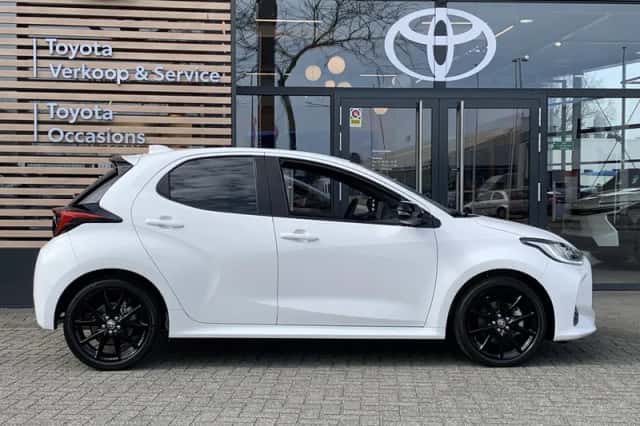 Toyota Yaris (2023) thumbnail 4
