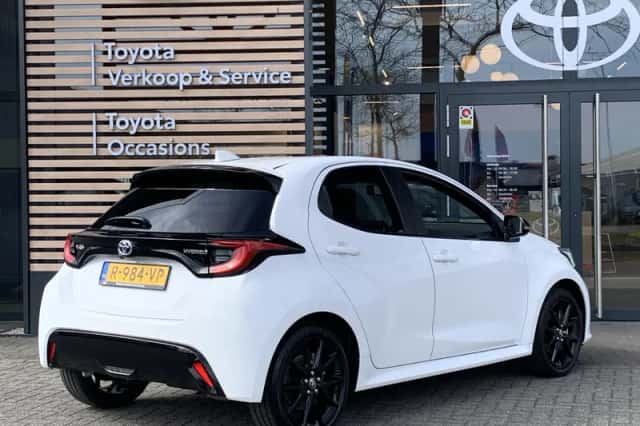 Toyota Yaris (2023) thumbnail 5