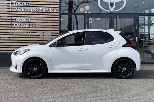 Toyota Yaris (2023) thumbnail 8