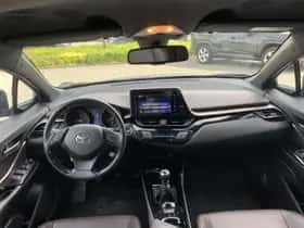 Toyota C-HR (2017) thumbnail 11