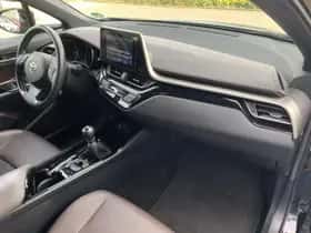 Toyota C-HR (2017) thumbnail 12