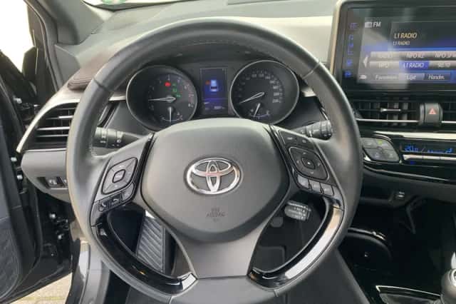 Toyota C-HR (2017) thumbnail 13