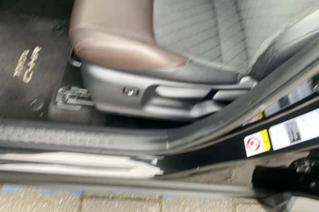 Toyota C-HR (2017) thumbnail 14