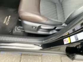 Toyota C-HR (2017) thumbnail 14