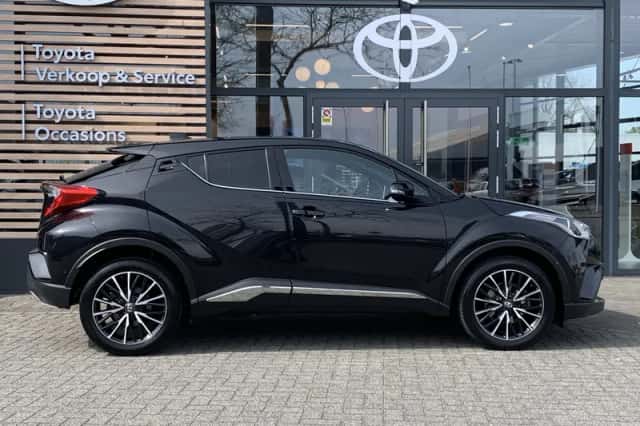Toyota C-HR (2017) thumbnail 4
