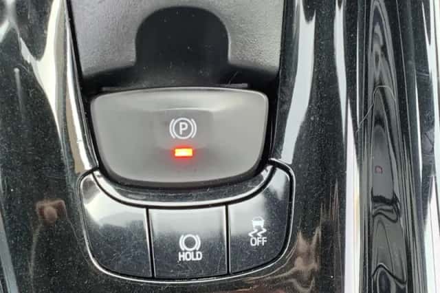 Toyota C-HR (2017) thumbnail 31