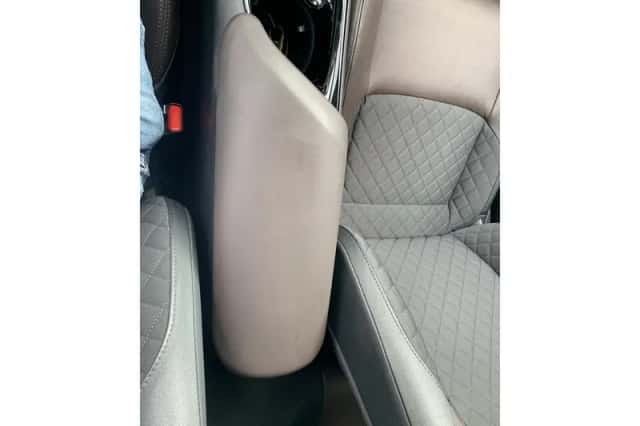 Toyota C-HR (2017) thumbnail 32