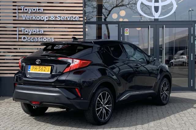 Toyota C-HR (2017) thumbnail 5