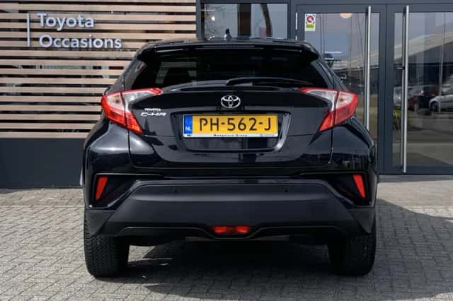 Toyota C-HR (2017) thumbnail 6