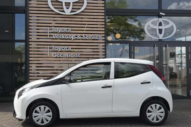 Toyota Aygo (2021) thumbnail 2