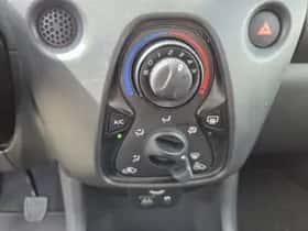 Toyota Aygo (2021) thumbnail 13