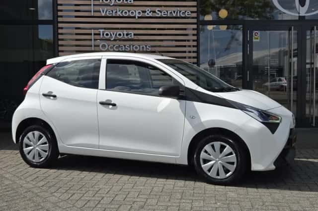 Toyota Aygo (2021) thumbnail 4
