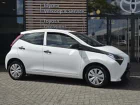 Toyota Aygo (2021) thumbnail 4
