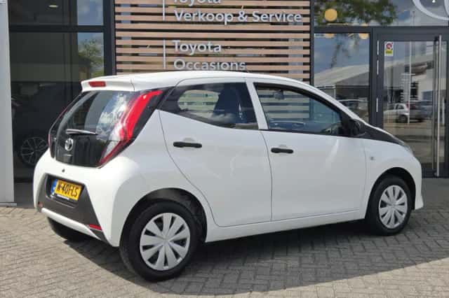 Toyota Aygo (2021) thumbnail 5