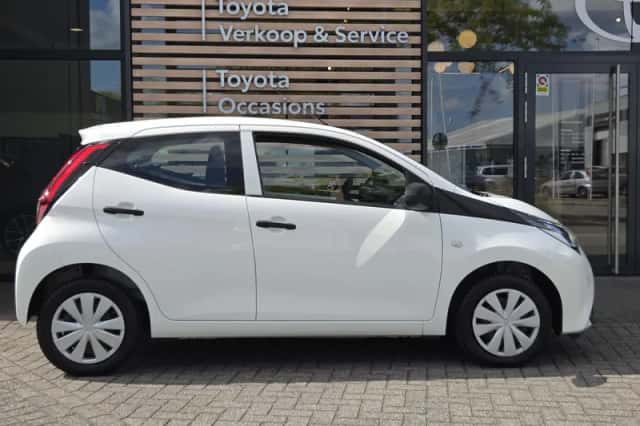 Toyota Aygo (2021) thumbnail 6