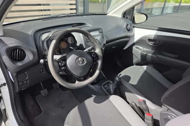 Toyota Aygo (2021) thumbnail 8