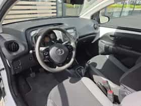 Toyota Aygo (2021) thumbnail 8