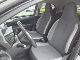 Toyota Aygo (2019) thumbnail 9