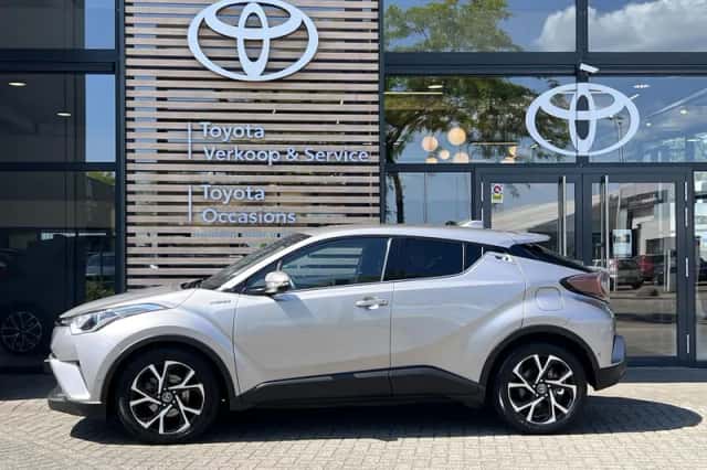 Toyota C-HR (2019) thumbnail 2