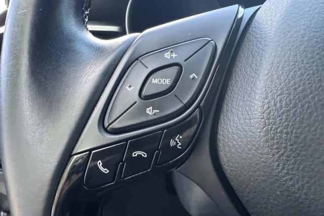 Toyota C-HR (2019) thumbnail 14