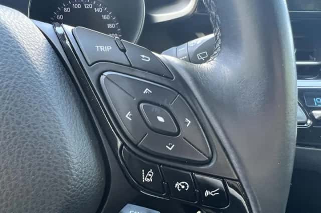 Toyota C-HR (2019) thumbnail 15