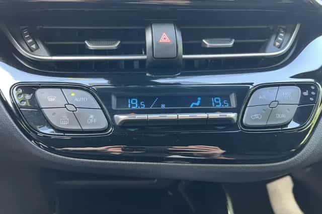 Toyota C-HR (2019) thumbnail 18