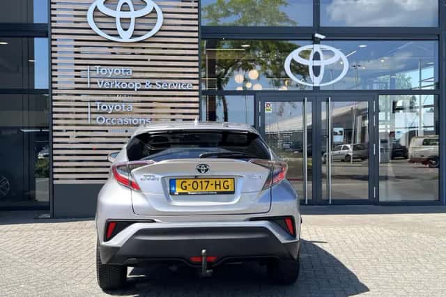 Toyota C-HR (2019) thumbnail 4
