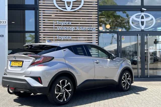 Toyota C-HR (2019) thumbnail 5