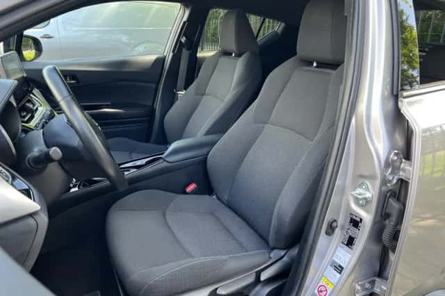 Toyota C-HR (2019) thumbnail 9