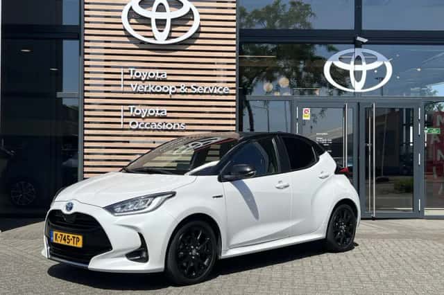 Toyota Yaris (2021) thumbnail 2
