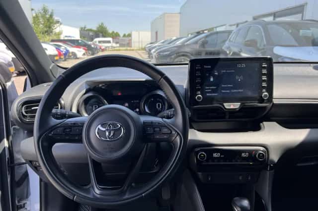Toyota Yaris (2021) thumbnail 11