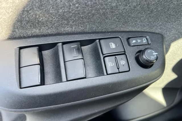 Toyota Yaris (2021) thumbnail 18