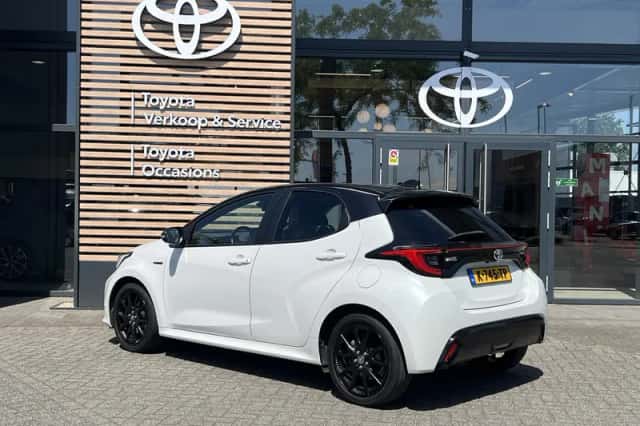 Toyota Yaris (2021) thumbnail 3
