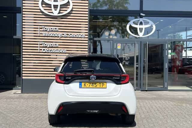 Toyota Yaris (2021) thumbnail 4