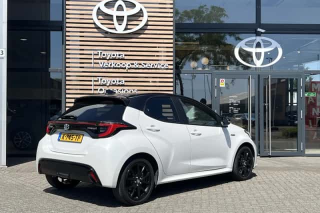 Toyota Yaris (2021) thumbnail 5