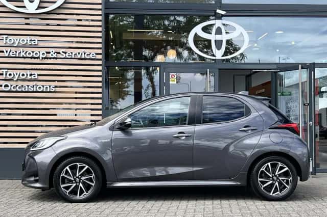 Toyota Yaris (2021) thumbnail 2