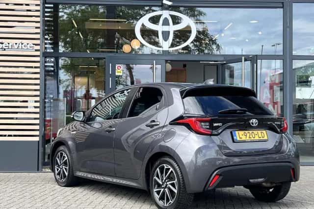 Toyota Yaris (2021) thumbnail 3