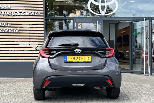 Toyota Yaris (2021) thumbnail 4