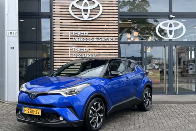 Toyota C-HR (2020) thumbnail 2