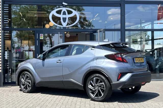 Toyota C-HR (2022) thumbnail 3
