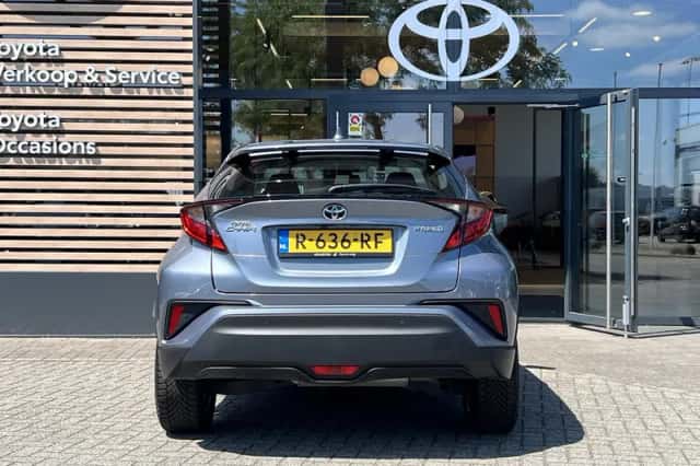 Toyota C-HR (2022) thumbnail 4