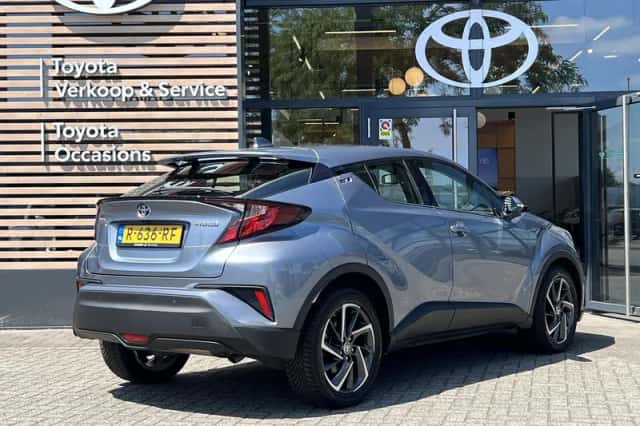 Toyota C-HR (2022) thumbnail 5