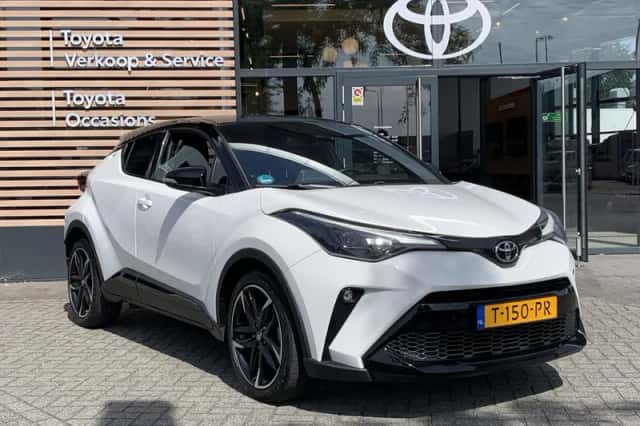 Toyota C-HR (2023) thumbnail 3