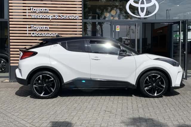 Toyota C-HR (2023) thumbnail 4