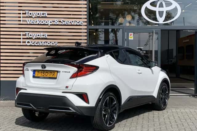 Toyota C-HR (2023) thumbnail 5