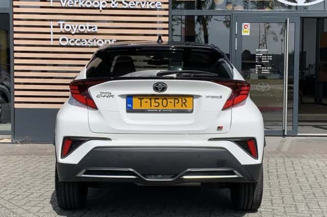 Toyota C-HR (2023) thumbnail 6