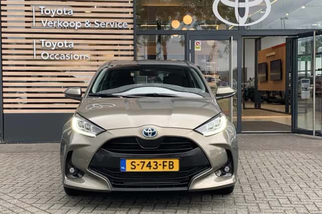 Toyota Yaris (2023) thumbnail 2