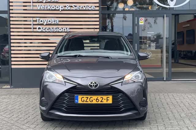 Toyota Yaris (2020) thumbnail 2