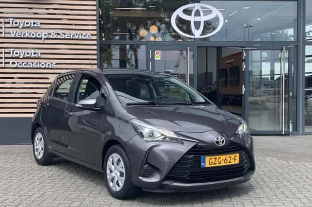 Toyota Yaris (2020) thumbnail 3