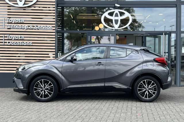 Toyota C-HR (2018) thumbnail 2